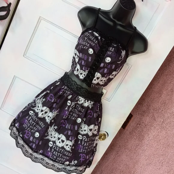 Kawaii Goth nwt corset top skirt set! Black lace, purple party skull FINAL PRICE - Picture 4 of 12